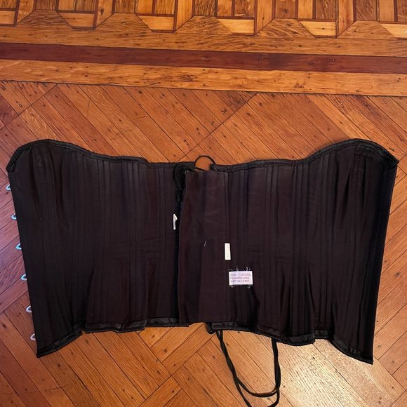 Black Overbust Steel Boned Corset size 26" waist - Picture 3 of 7